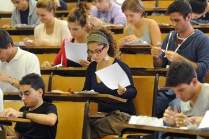 Foto Matteo Corner - LaPressecronacaMilano 4 09 2012 Esame di ammissione alla facoltà di medicina all'università statale di  Milano Nella Foto un momento del Test