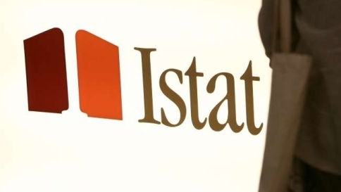 L'economia italiana cresce a un ritmo superiore alle attese e l'occupazione riparte