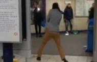 Paura nella metro di Londra; uomo tenta di sgozzare passeggeri; un ferito grave è ipotesi terrorismo