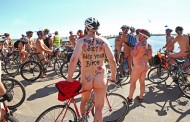 Melbourne, Australia: nudi in bici per la sicurezza stradale