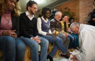 Missa in Coena Domini; la riforma del Papa estende la lavanda dei piedi anche alle donne