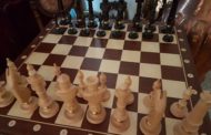 La vita, tavolo da gioco in una lunga partita a scacchi - Editoriale